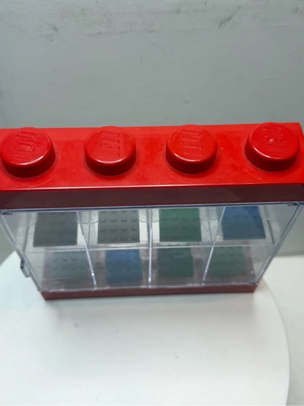 Official LEGO display case for 8 minifigures